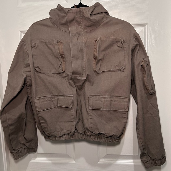 PrettyLittleThing Cropped Jacket - Picture 3 of 8